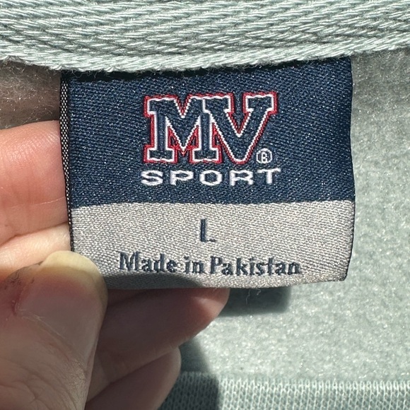 Alaska Themed “Mountains and Bear” Sweatshirt (new, with tags) (L) - Picture 3 of 5